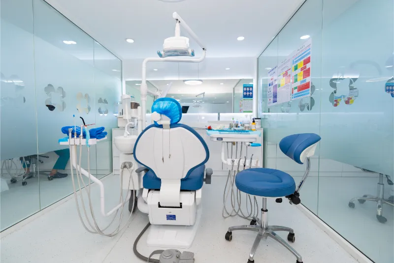 Integrating dental and aesthetic surgery services not only makes beauty treatments more convenient but also helps customers save costs