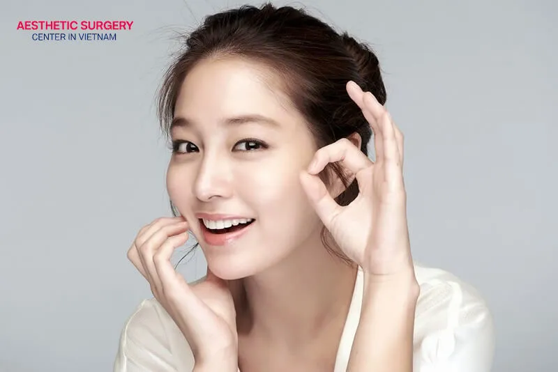 Rhinoplasty for deviated septum helps improve breathing function and enhances facial aesthetics.