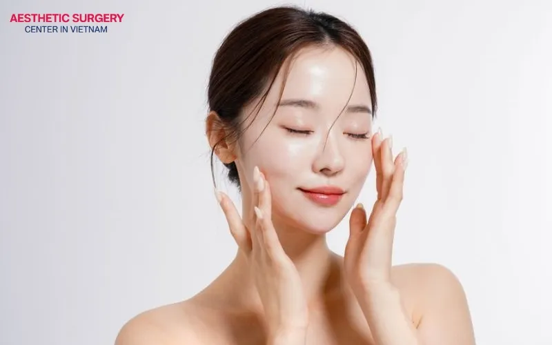 This treatment method offers many outstanding benefits for the face, such as improving signs of aging and making the skin firmer.