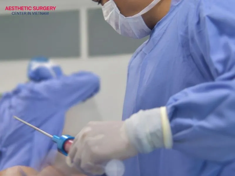 Full-body liposuction is performed according to standard medical procedures to ensure absolute safety for clients.