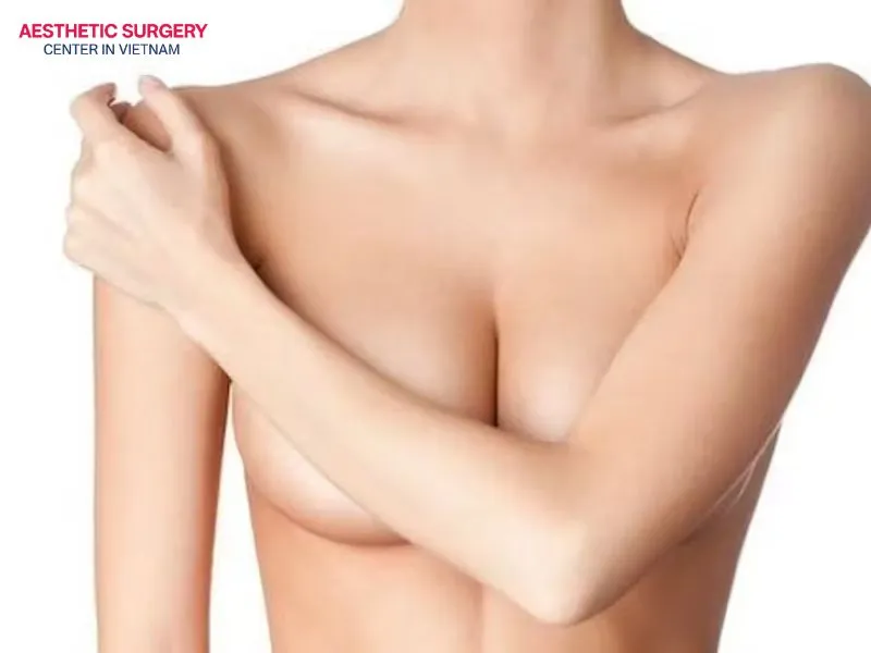 Choosing breast augmentation before pregnancy allows women to achieve fuller breasts sooner, but it also involves certain risks.