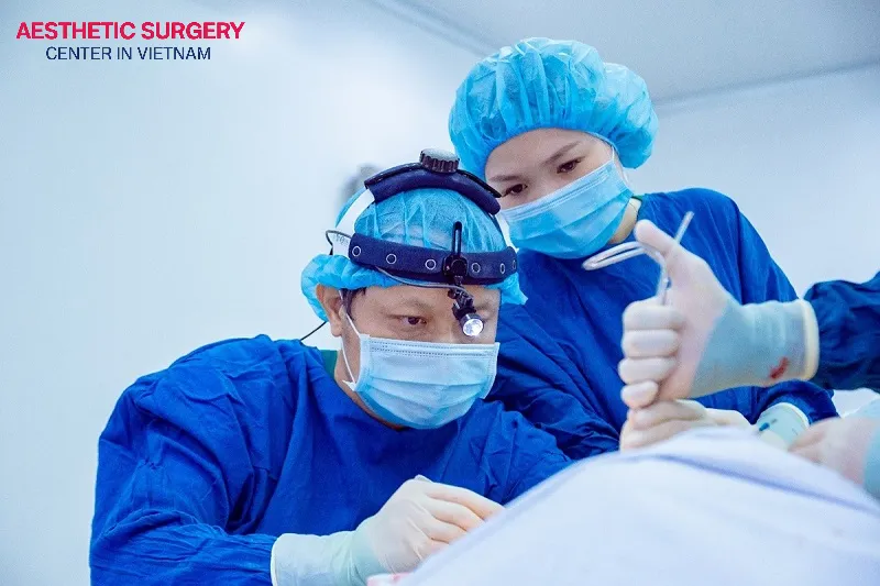With over 18 years of aesthetic experience, Dr. Nguyen Tien Huy is highly rated for his expertise in breast augmentation and corrective breast surgery.