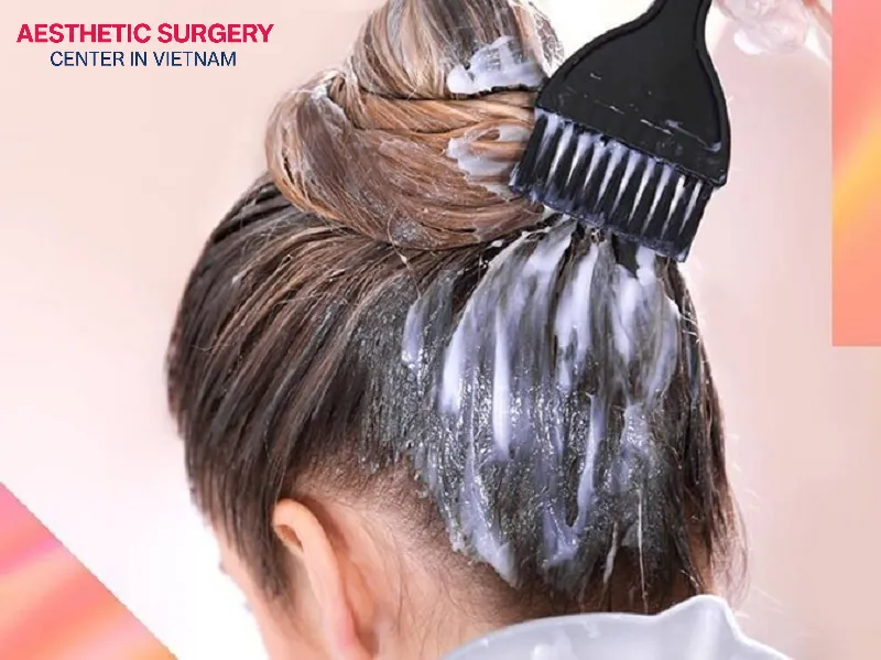 The timing of re-dyeing your hair plays a crucial role in the recovery process following a facelift.