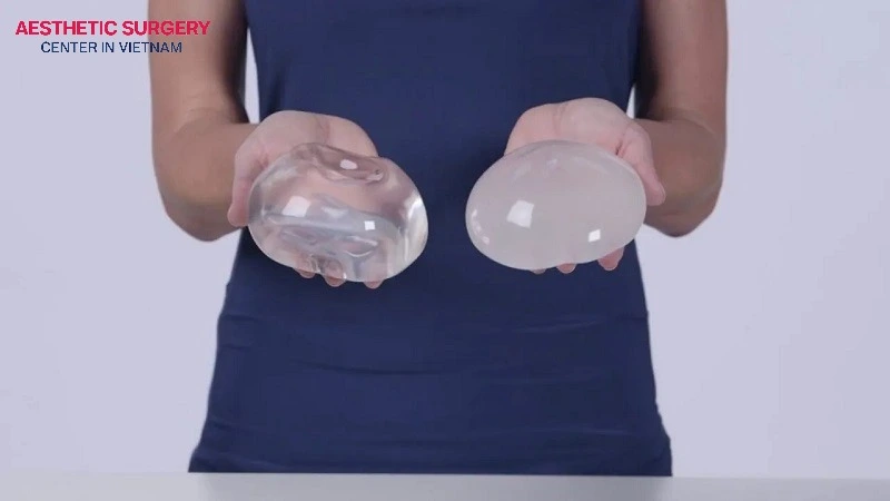 Smooth and textured breast implants exhibit clear structural and tactile differences.