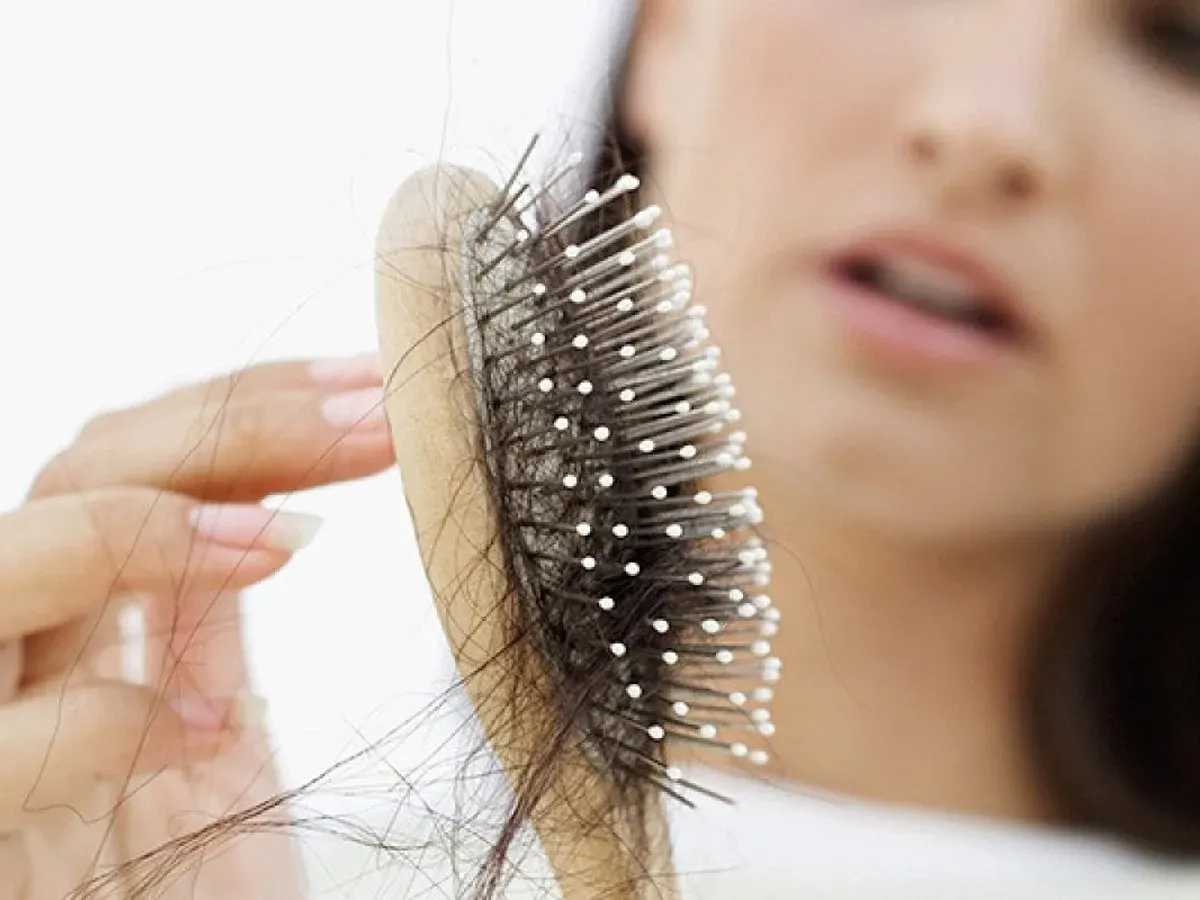Tại sao tóc gãy rụng: nguyên nhân thực sự?