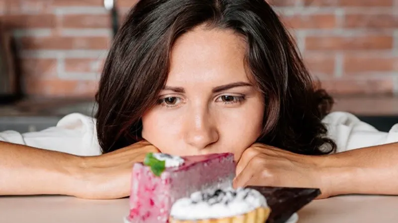 Ăn đồ ngọt nhiều có gây mụn không xuất phát từ đâu?