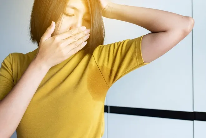Mùi hôi nách như hành tây là bệnh gì xuất phát từ đâu?