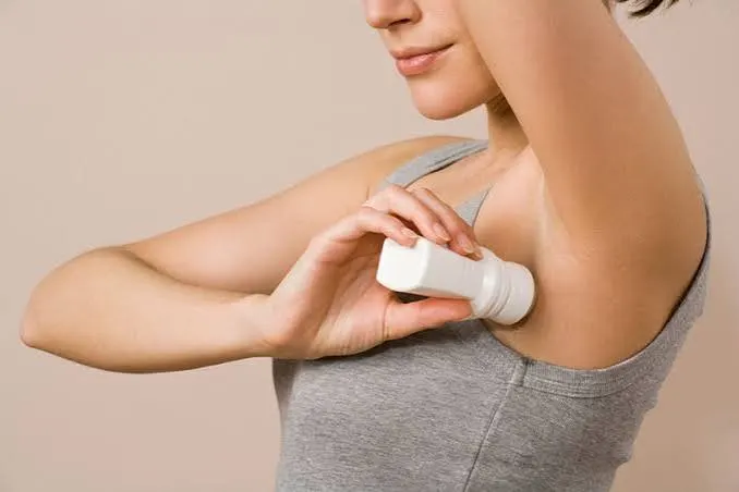 Hôi nách di truyền có chữa được không?
