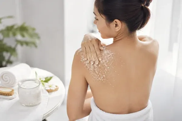 Chọn hoạt chất trị mụn lưng theo mức độ như thế nào?