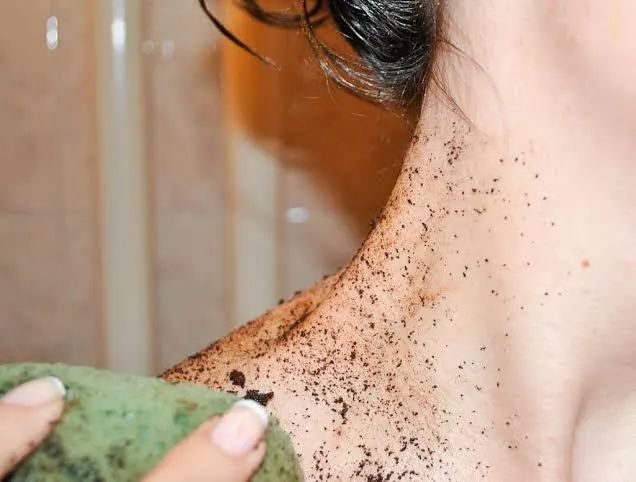 Làm thế nào để chăm sóc da cổ đúng cách tại nhà?