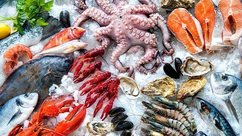 Hải sản là loại thực phẩm dễ gây dị ứng sau cắt mí