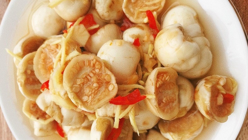 Tránh ăn cà muối sau khi cắt mí để hạn chế để lại thâm sẹo