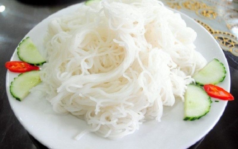 Bún là món ăn sáng quen thuộc cung cấp năng lượng cho cơ thể