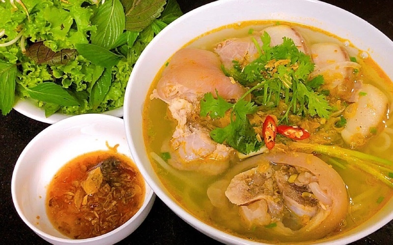 Sau khi cắt mí nên ăn bún thịt heo