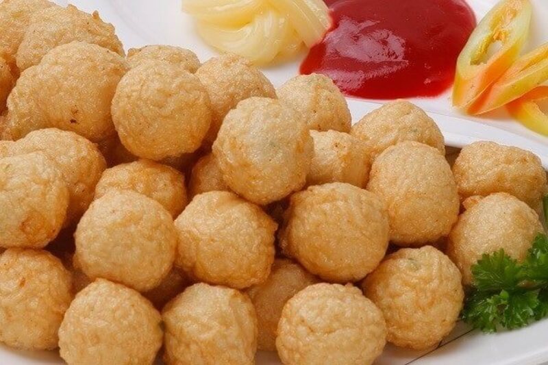 Bạn không nên ăn cá viên chiên vì đây là một loại thực phẩm không tốt cho sức khỏe