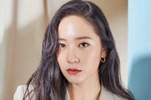 Đôi mắt to, tròn và lạnh lùng sẽ toát lên một sức hút vô cùng lôi cuốn