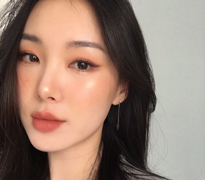 "Nữ