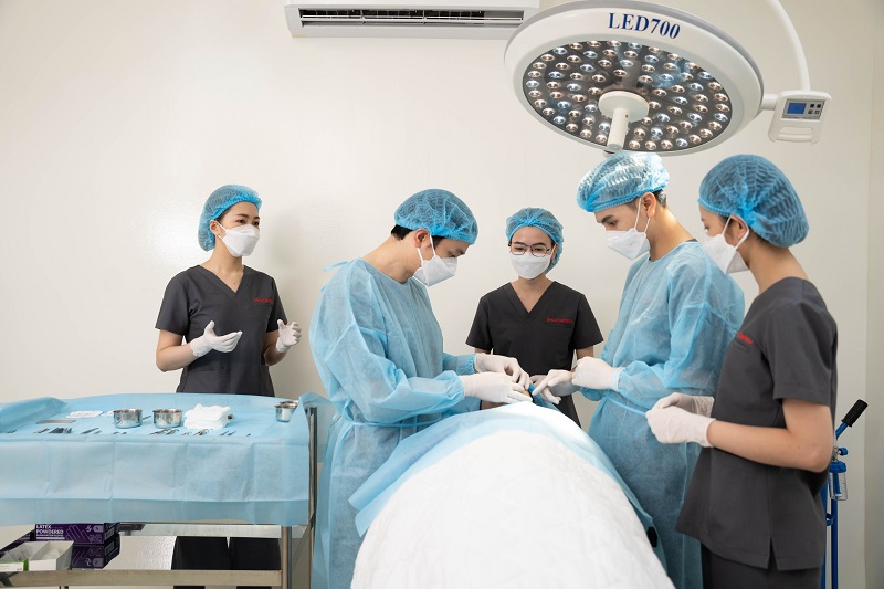 Phẫu thuật cắt mí diễn ra nhanh chóng chỉ từ 30-60 phút
