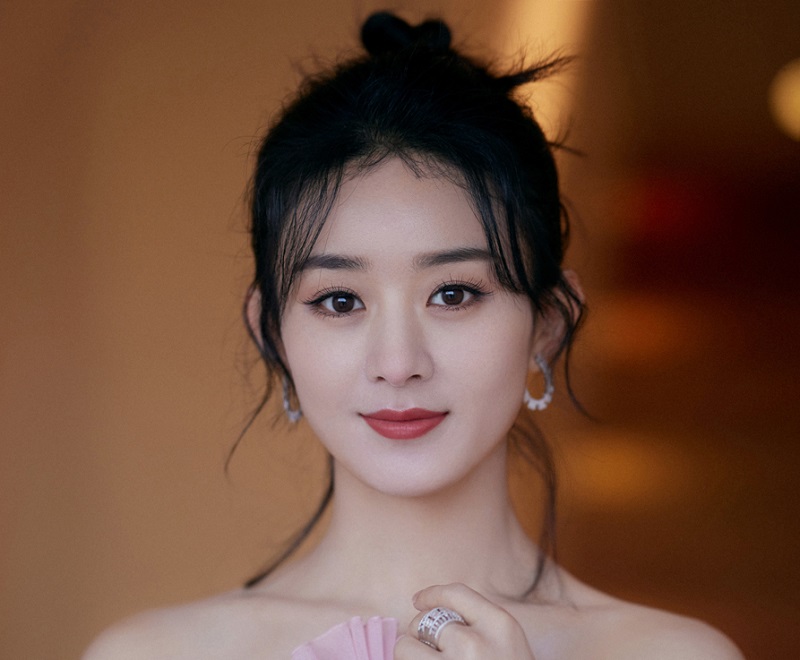 Sở hữu đôi mắt hai mí to tròn, long lanh là niềm ao ước của nhiều chị em
