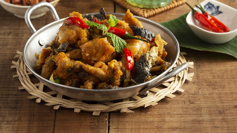 Thời gian kiêng ếch ít nhất 2 tuần sau cắt mí
