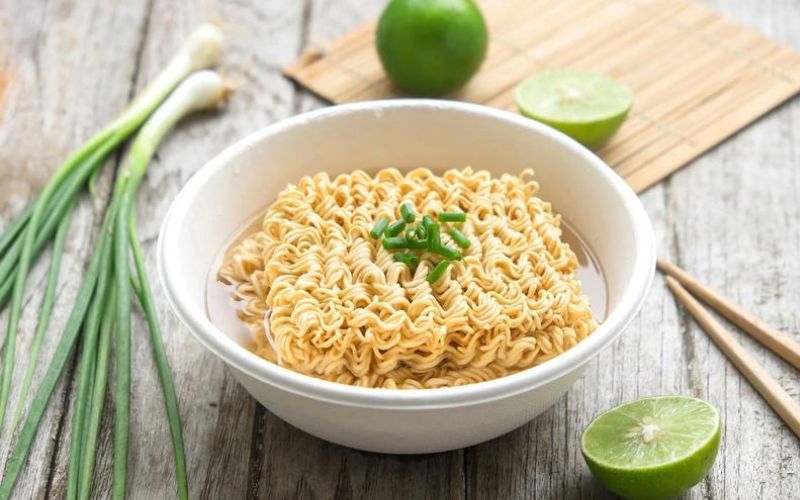 Mì tôm không chứa giá trị dinh dưỡng cao, thậm chí là gây hại cho sức khỏe