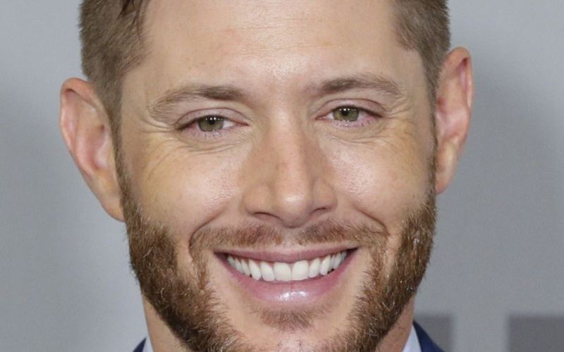 Tài tử Jensen Ackles cũng sở hữu đôi mắt màu xanh lá đặc biệt