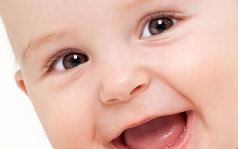 Khi nào mắt trẻ sơ sinh rõ 2 mí là câu hỏi được nhiều mẹ sau sinh quan tâm