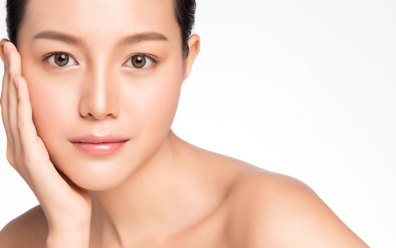 Mắt 1 bên 1 mí 1 bên 2 mí có biểu hiện và nguyên nhân do đâu?