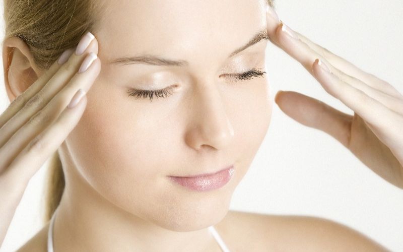 Mí mắt 2 bên không đều, một bên bị sụp mí nặng có thể gây cản trở tầm nhìn