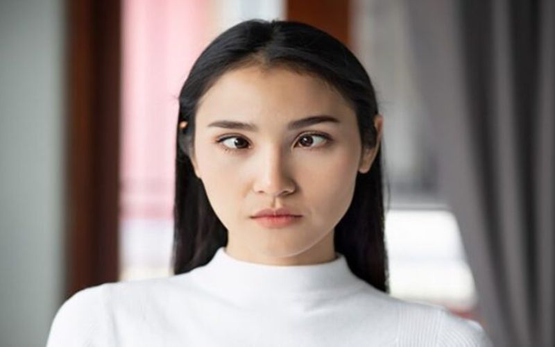 Bạn nên điều trị mắt lé kim càng sớm càng tốt để lấy lại được sự tự tin cho mình