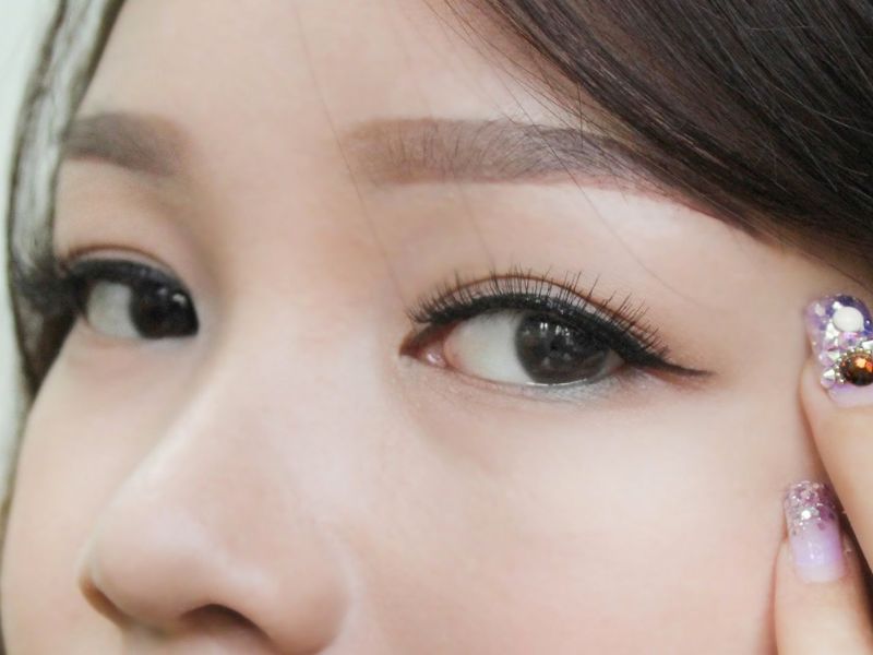 Đôi mắt lấp lánh, to tròn là thước đo của nhan sắc