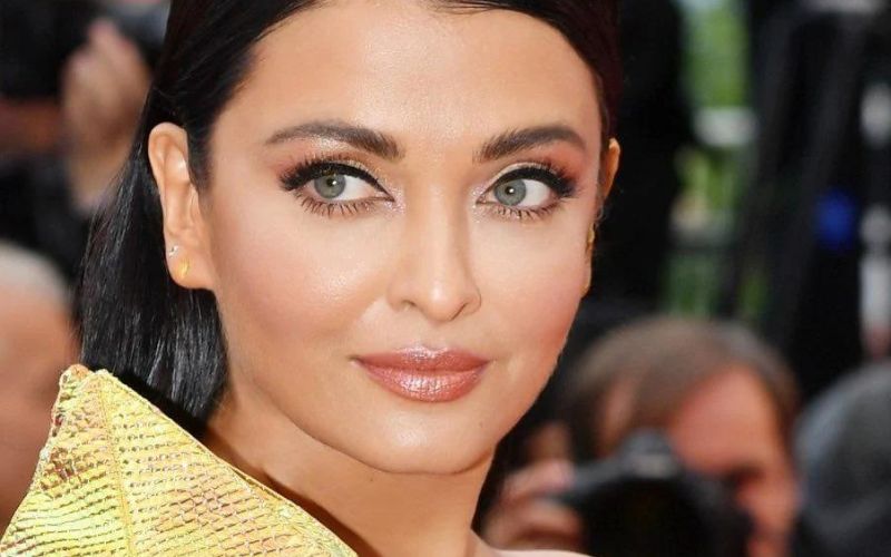 Aishwarya Rai có đôi mắt màu xanh lá cây, pha thêm sắc màu xám rất đặc biệt