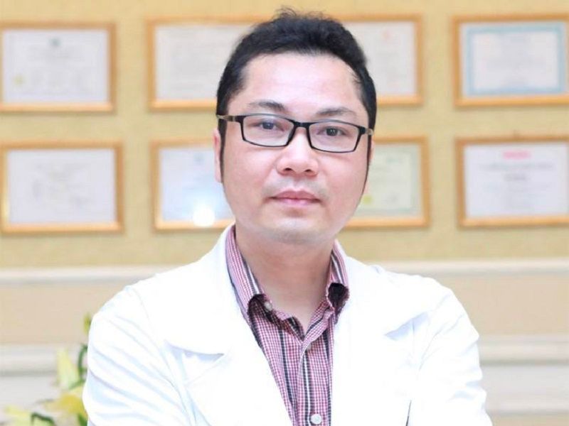 Bác sĩ Lê Viết Hải với vai trò là tổng giám đốc của Thẩm mỹ viện Dr. Hải Lê