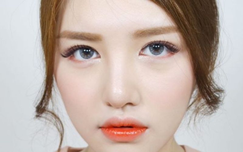 Tích tụ mỡ mí mắt có thể gây ảnh hưởng đến tính thẩm mỹ và tầm nhìn