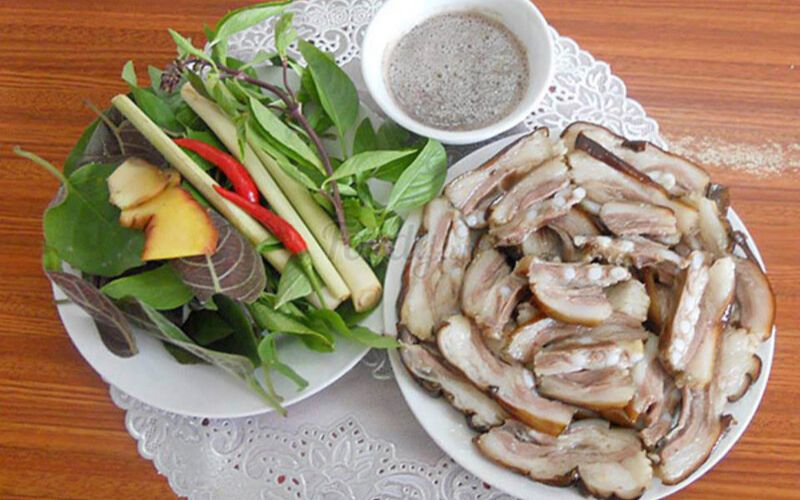 Nếu lỡ ăn thịt chó sau cắt mí thì không nên tiếp tục ăn và theo dõi quá trình phục hồi nếp mí