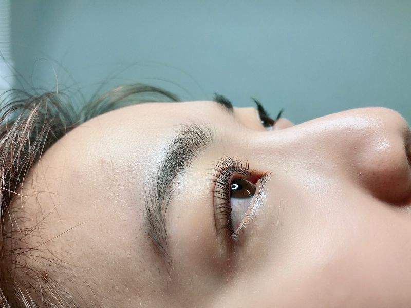 Uốn mi và nối mi là hai phương pháp làm đẹp khác nhau