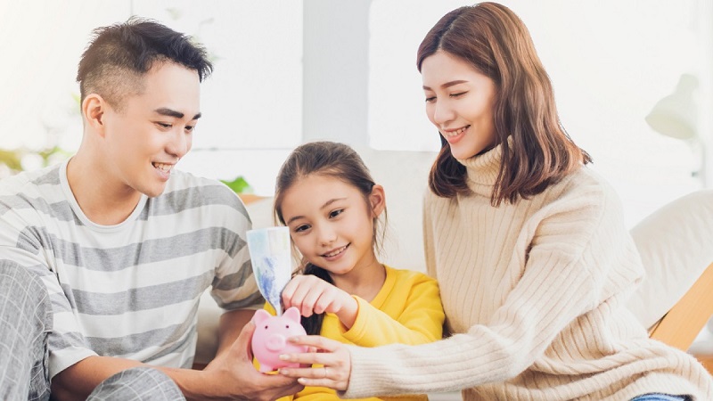 Không nên làm khuôn mặt lạnh lùng khi giao tiếp với người thân trong gia đình