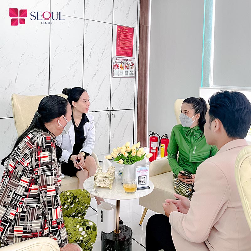 Khách hàng được phục vụ tận tâm và có trải nghiệm làm đẹp tuyệt vời