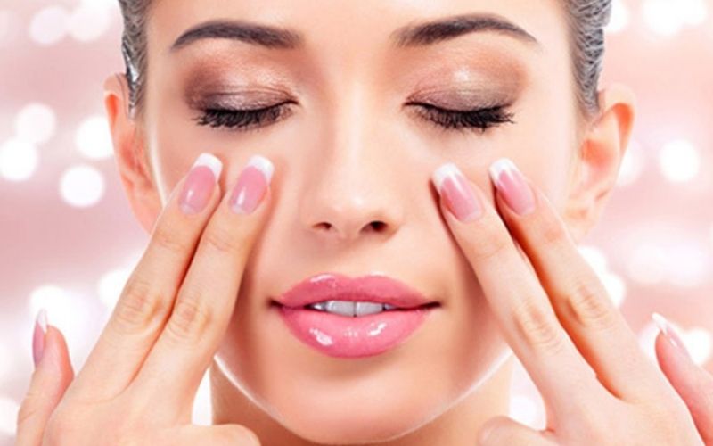   Thực hiện các bài tập massage giúp giảm bọng mắt