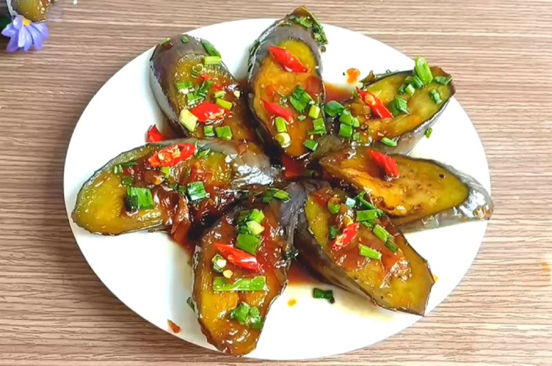   Bạn nên hạn chế đồ cay nóng sau khi cắt mí