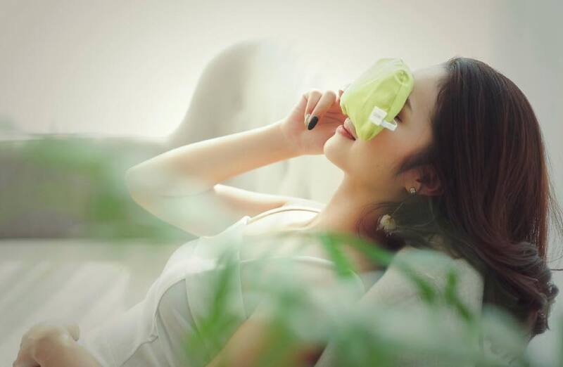 Chườm đá là cách hiệu quả giúp giảm sưng và đau sau khi cắt mí