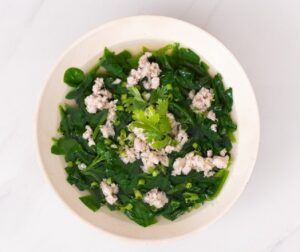 Câu trả lời cho thắc mắc cắt mí ăn rau mồng tơi được không là CÓ