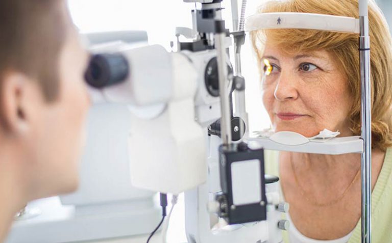 Cần đi đến các cơ sở y tế để kiểm tra trong trường hợp chứng song thị không thuyên giảm sau 1 tháng