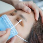 Nên nắm rõ cách vệ sinh mí mắt sau nhấn mí