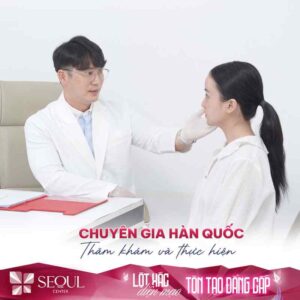 Chuyên gia bác sĩ tận tâm tư vấn, thăm khám khách hàng