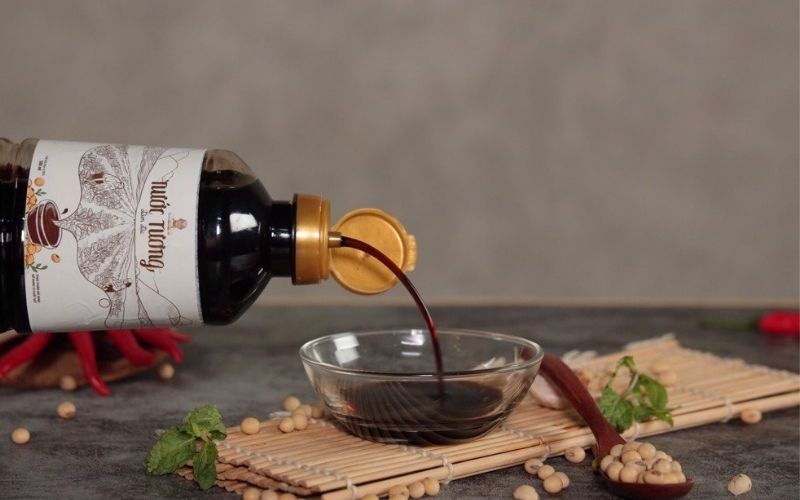 Cắt mí cần kiêng nước tương bởi thành phần histamin trong đó có thể ảnh hưởng đến kết quả