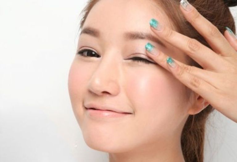 Cần đảm bảo chế độ dinh dưỡng và chăm sóc sau cắt mí theo chỉ dẫn bác sĩ