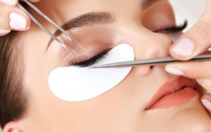 Nối mi không tốn quá nhiều tiền, nên bất cứ ai cũng có thể làm đẹp với phương pháp này