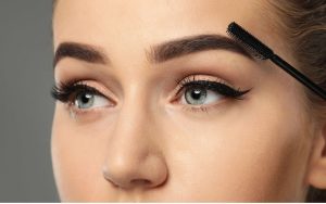 Hãy chú ý trong việc kẻ mày và vuốt mi