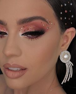 Gợi ý trang điểm mắt cho nàng đi tiệc